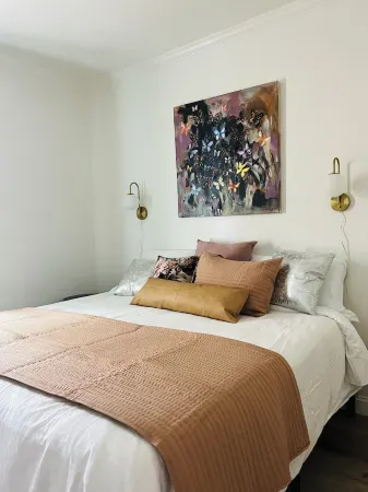 Downtown Brick-Rome Retreat, 2 Bedroom/2Bathroom and 2 Sleeper Sofas