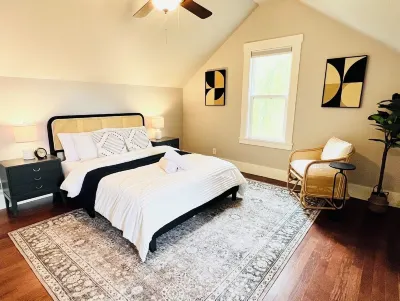 Charming craftsman 3-bedroom, home with AC and hot tub in downtown Prosser WA! 워싱턴 주립대학 - 이리게이티드 애그리컬쳐 리서치 앤드 엑스텐시온 센터 주변 호텔