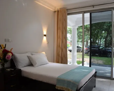 Raffin Royal Lodge Hotels in Asuogyaman