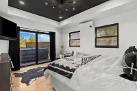 Best View in Boise/ Sauna / Hot Tub / Central / 4Br / Sleeps 10 / Lux