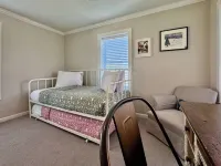 Spacious Farmhouse in Douglas; Walk to Downtown, Waterfront & Saugatuck!