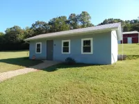 Cozy Cabin 2 at Bird's Nest Bunkies and Barn in Ellenboro with WiFi, AC & Heat