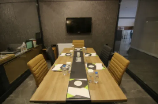 Roof 264 Hotel & Suites