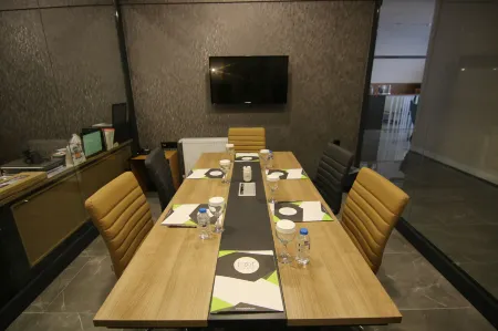 Roof 264 Hotel & Suites