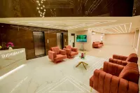 Hotel Heraa International - parking