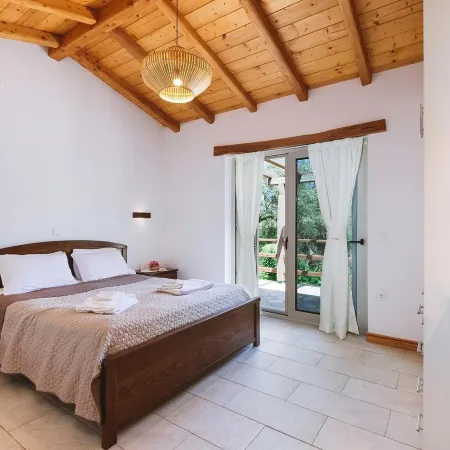 Aristea - 2 Br Villa Surrounded by Olive Groves