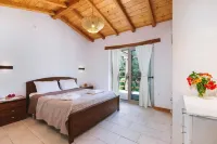 Aristea - 2 Br Villa Surrounded by Olive Groves