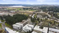 Open Loft in Redmond Core - 92 Walkscore! Hotels in Kirkland