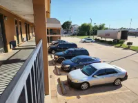 Executive Inn - parking