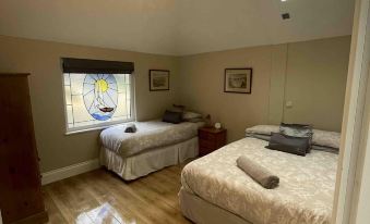 Cottage With Heated Indoor Pool Tennis Court- 2142