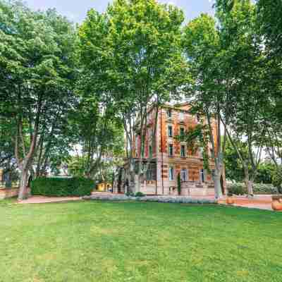Château la Beaumetane Hotel Exterior