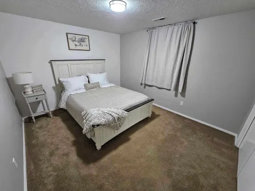 Centrally Located 1500 SqFt Private Guest Suite w/ Hot Tub