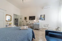 Petite Maison Hotel in zona Corso Vittorio Emanuele