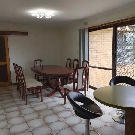 Charming 3-Bedroom Holiday Home Near Werribee Park