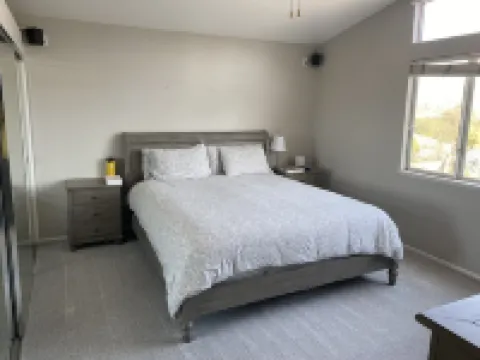 Quiet Family Friendly Home Close to Magic Mountain