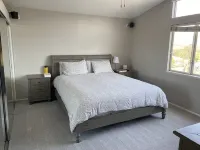 Quiet Family Friendly Home Close to Magic Mountain