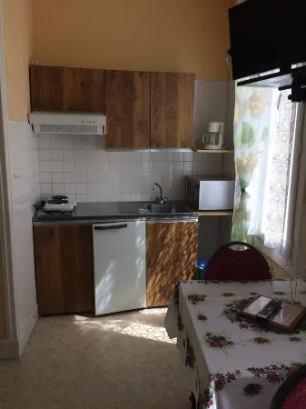 beau studio avec 2 lits ( lits fait pour votre arrivée) Отели в г. Нери-ле-Бен