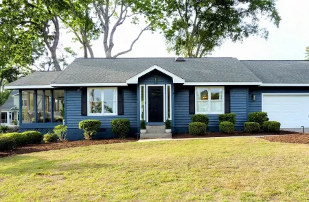 Charming 2-bdrm home in Sunset Beach, walking distance to the Sunset Beach Cir Отели рядом с достопримечательностью «Парк Сансет Бич»