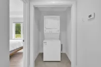 Luxury Unit Windsor (4-plex) 5 minutes to Ambassador Bridge