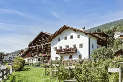 Centrally located apartment in the heart of the Dolomites Hotel dekat Funivie Seceda