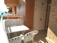 Front line Marina Dor, in front of the Gardens