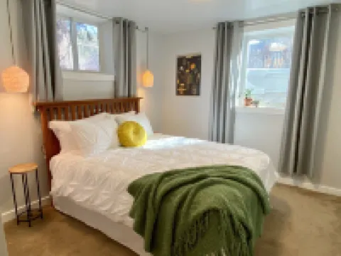 Trail Lovers Getaway - walk or bike to downtown