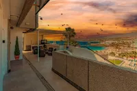 Studio the center of the tourist area with ocean views!