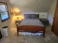 Cozy 3-bedroom cottage on the river in peaceful Free Soil!