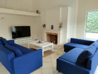 Air-conditioned family home with swimming pool, near L'Isle-sur-la-Sorgue Hotels in Lagnes