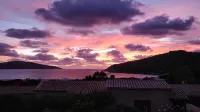 Half villa 200m from the beach with sea view.