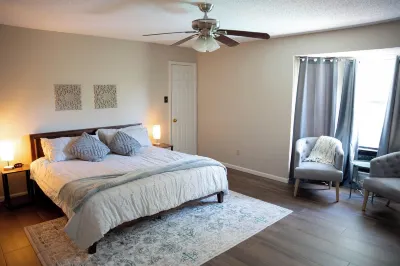 Charming family home with king bed - private pool - fast wifi - ARCADE Hotels near Goodwill Store - Mansfield