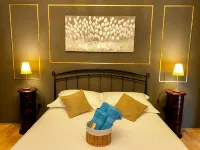 Beachfront Villa Omiš – 20m from Sea, Heated Pool, Sauna & Top Location - 露台
