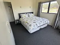 After Dune Delight 3 Bedroom, 2 Bathroom, fully fenced Home Hotels in Waitārere