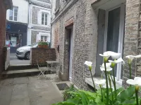 "La maison du pêcheur" : space 2mn from the sea - 58m2 - 6 pers max Hotels in Etretat