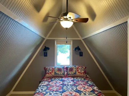 LOON LOOKOUT BEDROOMS: 2