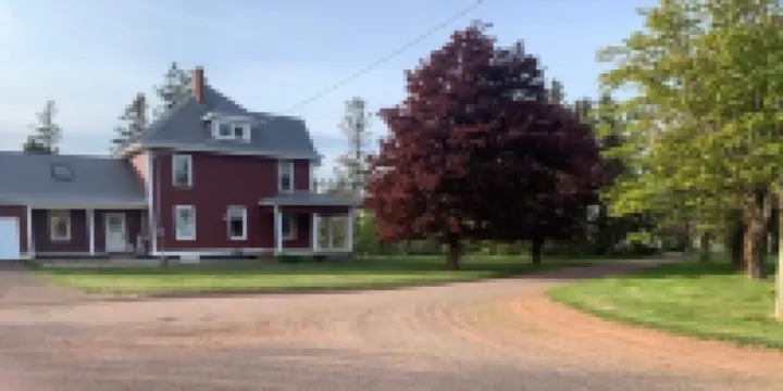 Waterfront 6 bedroom (8 beds) , 51/2 bath house in Summerside, Pei.