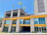 Rooftop Pool & Hot Tub Family 3 Bdrm Apt Hotels near Heart Revolution Church - San Diego
