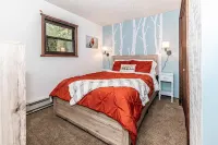 Robin's Nest ~ Hot tub ~ Firepit ~Kids Indoor Treehouse ~Gameroom ~Close to Ski