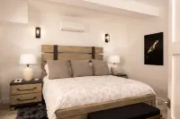 Lily Villa - 2 Bedroom St. John Villa - New Tesla Battery Back-up Hotels in 