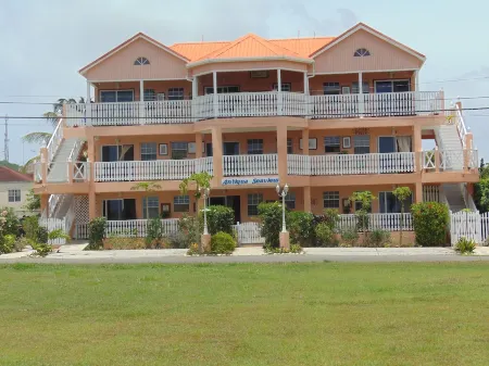 Antigua Seaview Jasmine 4 Отели рядом с достопримечательностью «V C Bird Monument»