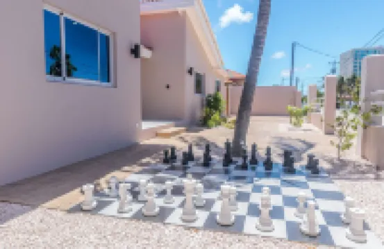 Dream Getaway in Palm Beach - pool, walk to beach, nightlife & restaurants.