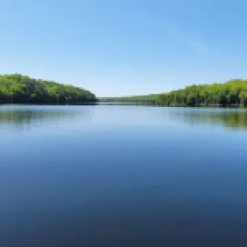 Beautiful, new cottage with stunning views. Prime location in Port Loring