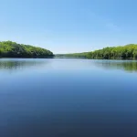 Beautiful, new cottage with stunning views. Prime location in Port Loring