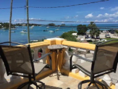 Welcome To Paradise 'AAA' - OCEANFRONT Private Romantic Getaway! Hotels in Sandys