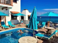 Plaza View Villa "Tijuana" with a/c and 2 pools,   5 min stroll to beach - วิลล่า