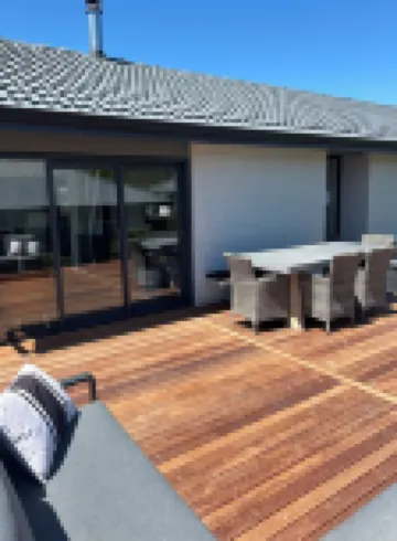 Elevated Mountain Views on Waenga