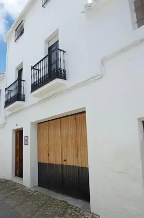 Zuheros Rural House La Cenefilla. House located in the heart of the village. Отели в г. Суэрос