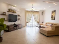 KimRay Boutique Apartment! Jacuzzi Tub - BBQ Terrace