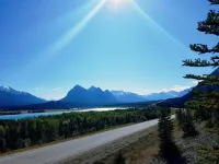 Cozy Fireside Cottage - Kutenai