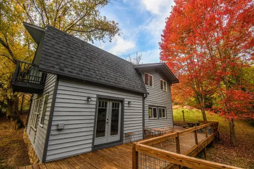 Private Historic Farmhouse Cabin on 30 acres 15 minutes from Asheville